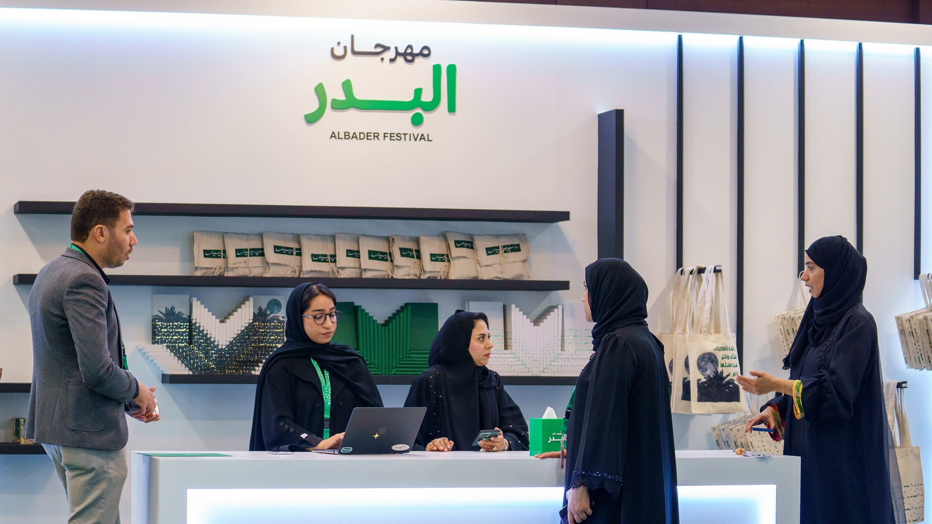 صورة بعنوان: انطلق برعاية ولي عهد الفجيرة... مهرجان البدر ينظم سلسة ورش فنية 