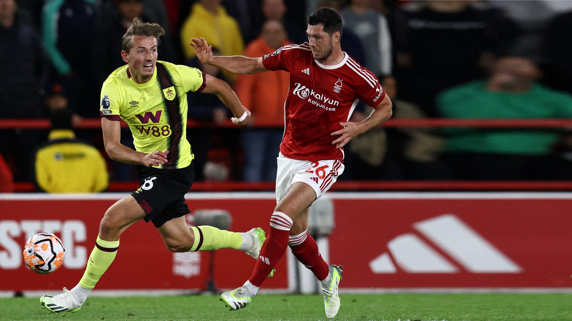 صورة بعنوان: لايبزج يتخطى يانج بويز في عقر داره في مستهل مشواره الأوروبي 