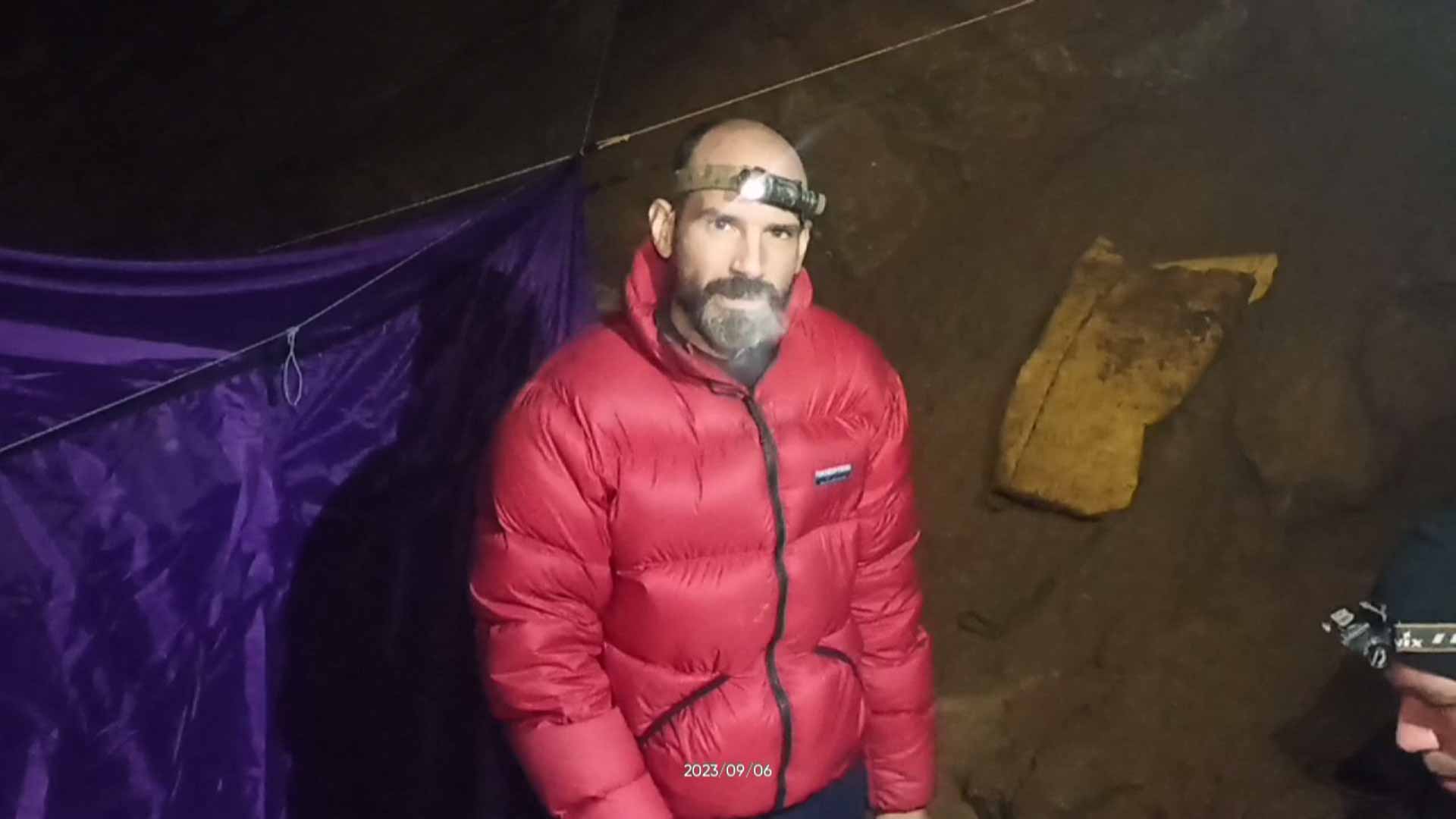 Image for the title: American trapped in Turkish cave progresses to surface 