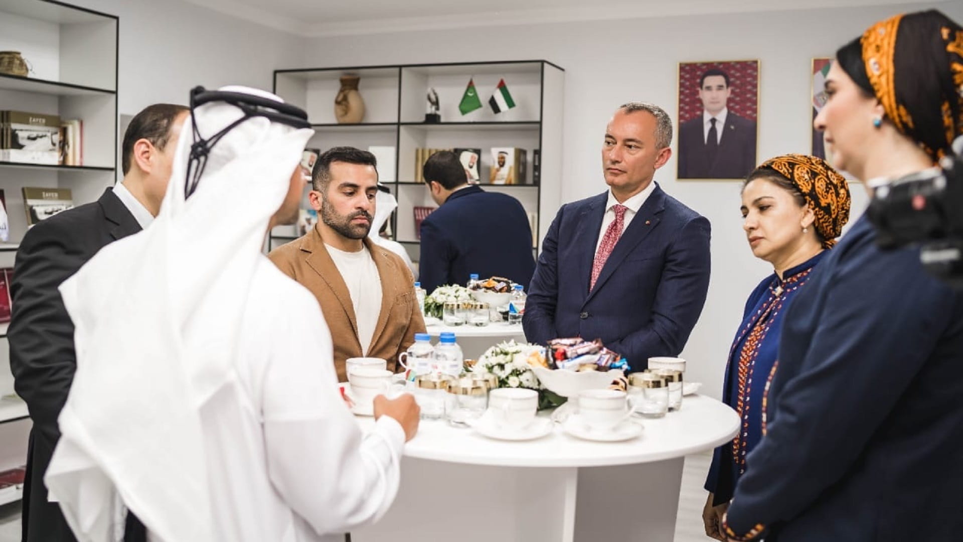 صورة بعنوان: سفارة الإمارات لدى عشق أباد تفتتح المكتبة الإماراتية التركمانية 