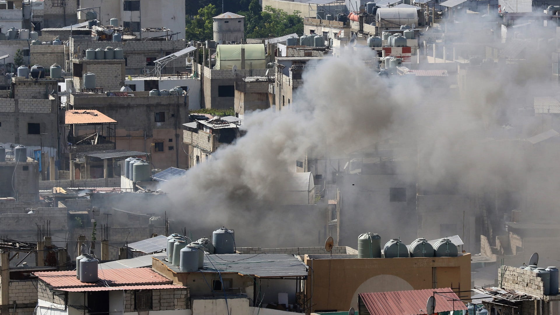 صورة بعنوان: 10 قتلى و60 جريحاً في اشتباكات دامية بمخيم عين الحلوة في لبنان 