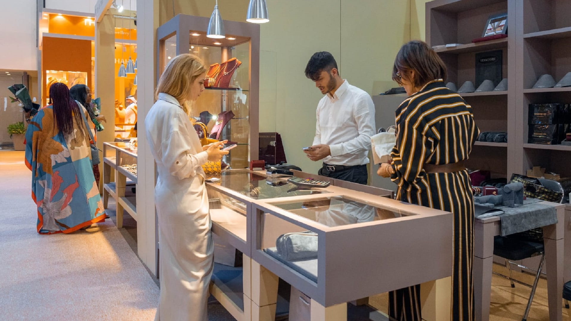 صورة بعنوان: "إكسبو الشارقة" يستعد لإطلاق معرض الشرق الأوسط للمجوهرات 27 سبتمبر 