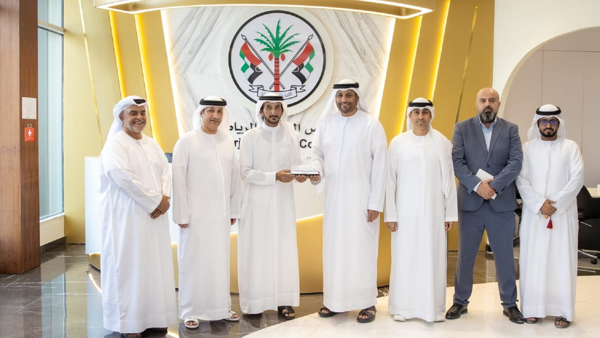 صورة بعنوان: بحث سبل التعاون بين الشارقة الرياضي واتحاد الإمارات للرماية 