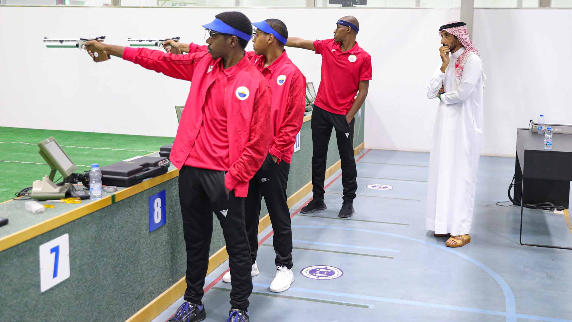 صورة بعنوان: أحمد بن حشر آل مكتوم يزور نادي الشارقة الرياضي 