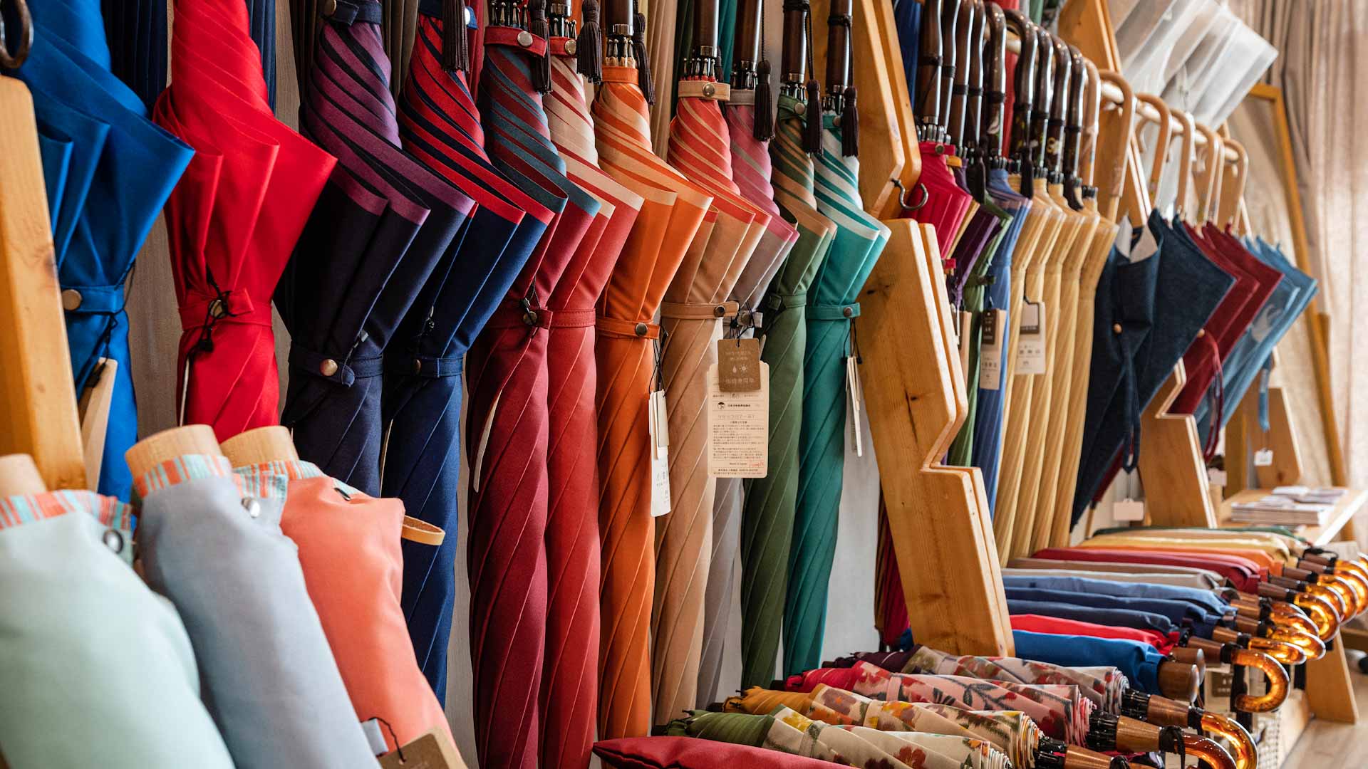 Image for the title: Heat brings hope for Tokyo's handmade umbrella maker 
