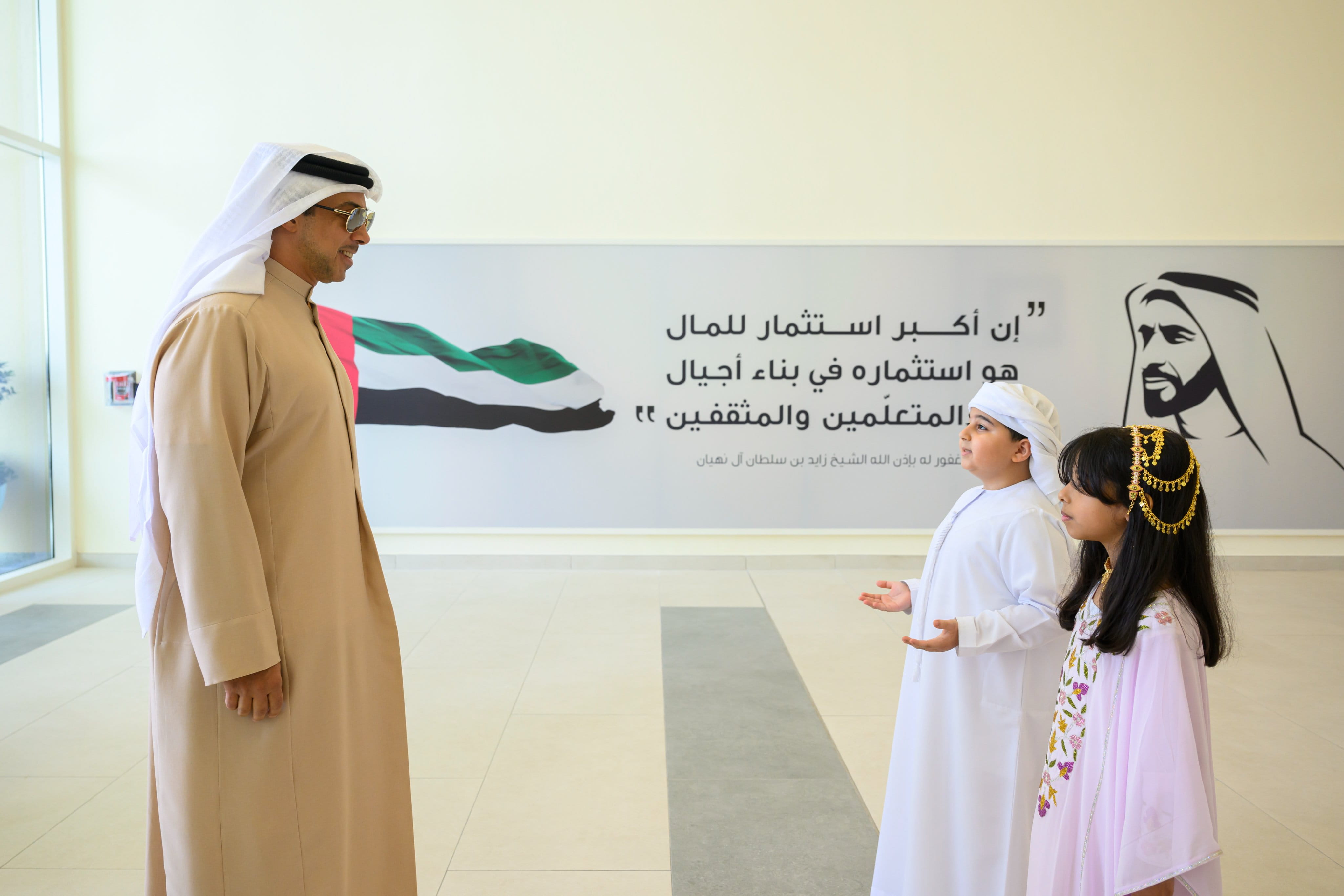 صورة بعنوان: منصور بن زايد يعلن افتتاح 11مجمعاً ضمن مشروع مجمعات زايد التعليمية 