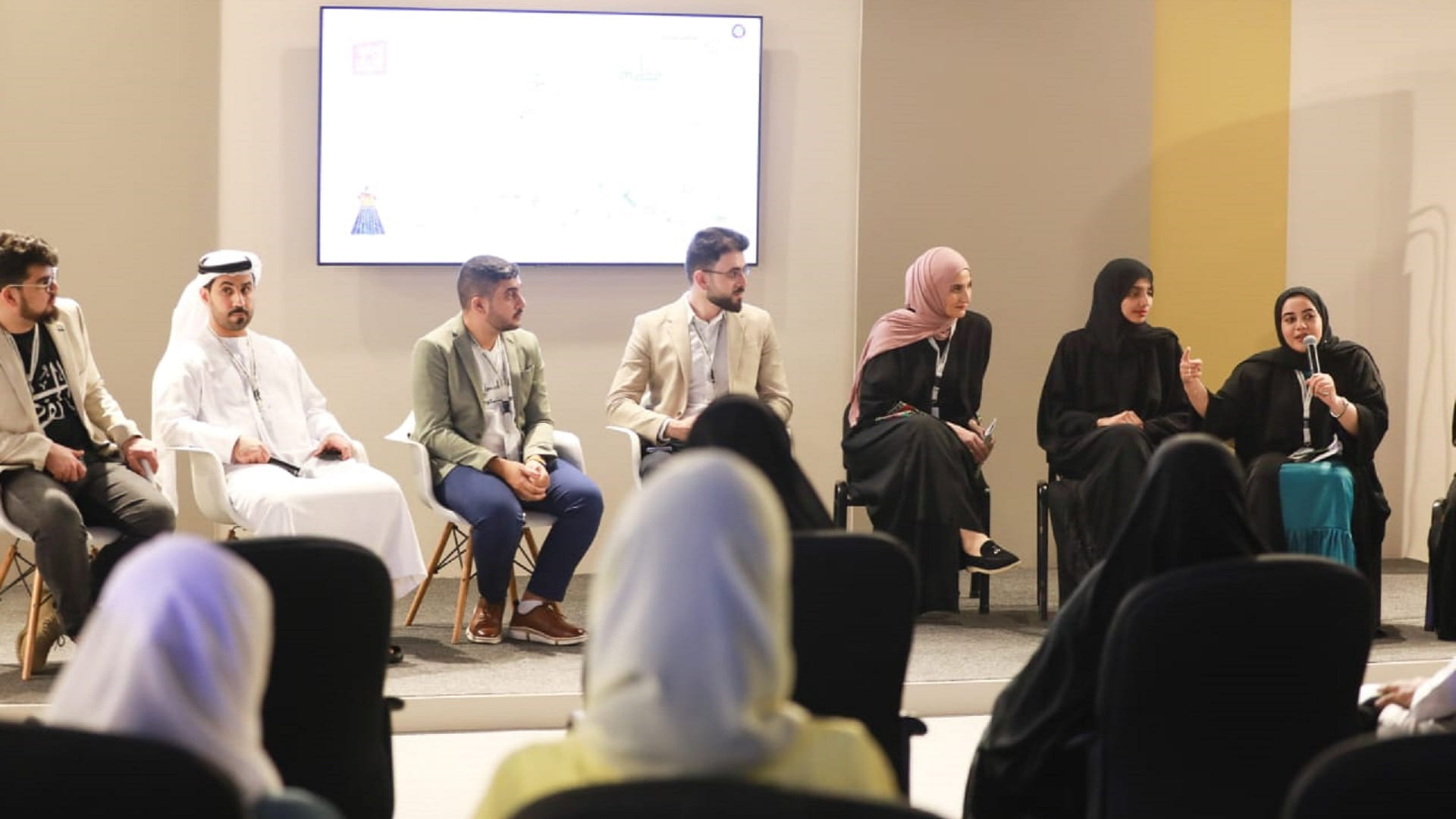 صورة بعنوان: مجلس شباب اللغة العربية يناقش دور اللغة في الإعلام والمحتوى الرقمي 