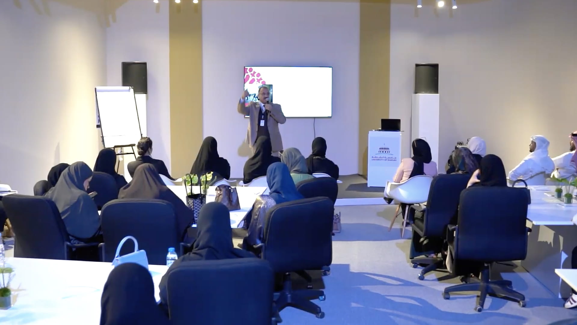Image for the title: UOS refines skills of IGCF visitors in “News Lab” 