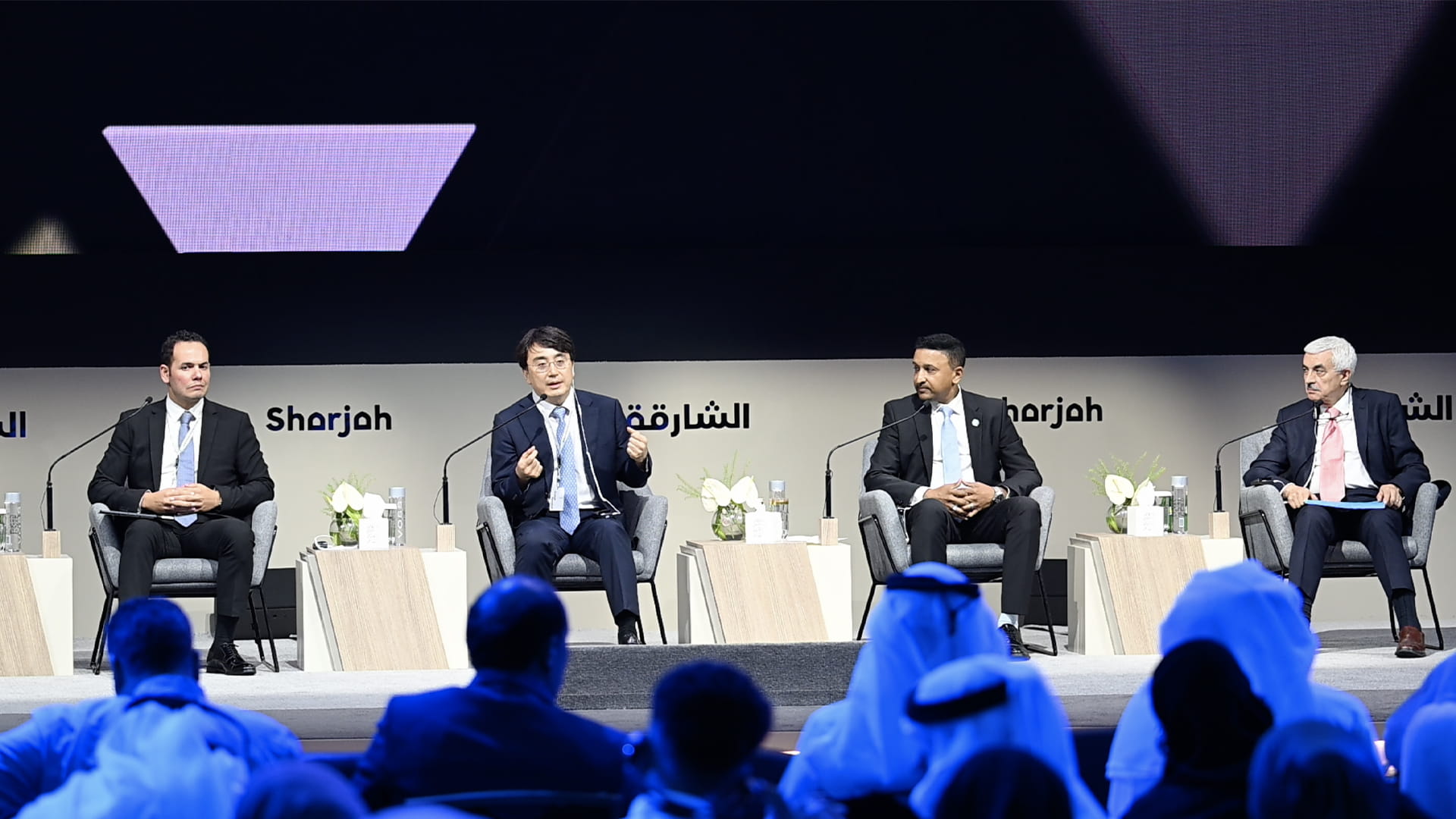 صورة بعنوان: "الدولي للاتصال الحكومي" يناقش دور "تشات جي بي تي" في التعليم 