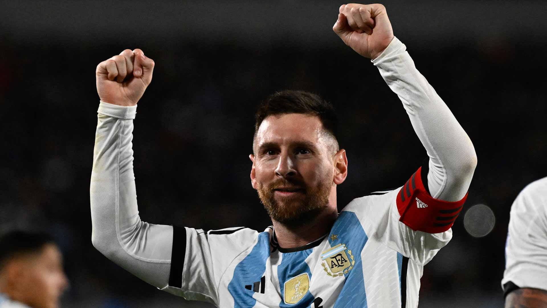 صورة بعنوان: ميسي ينافس هالاند ومبابي على جائزة فيفا لأفضل لاعب في العالم  