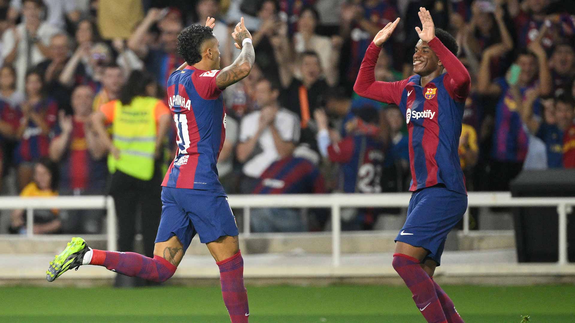 صورة بعنوان: برشلونة يقسو على ريال بيتيس ويتصدر الدوري الإسباني مؤقتاً 