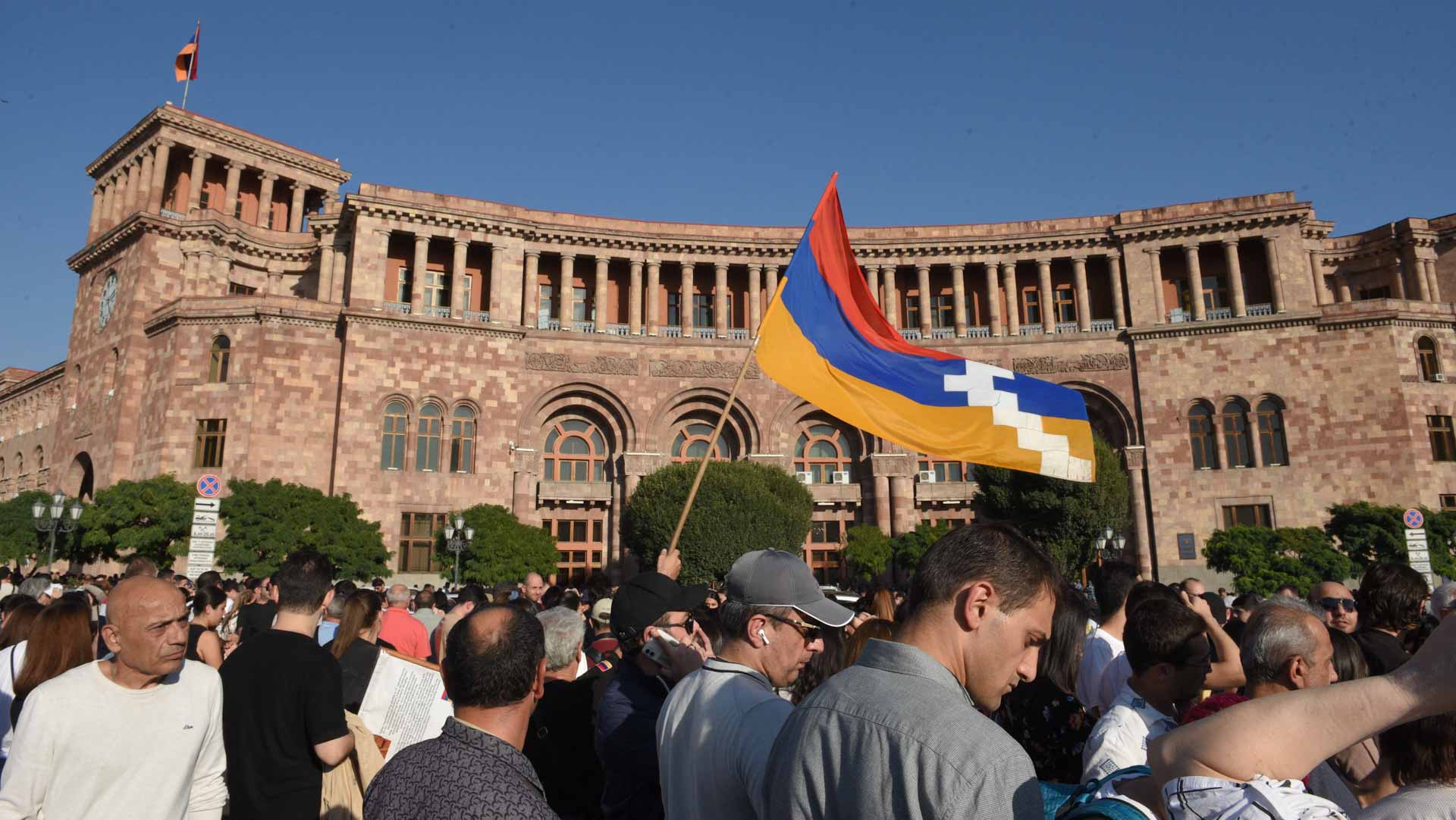 صورة بعنوان: في أرمينيا...غضب يعم يريفان ومواجهات بين الشرطة ومتظاهرين 