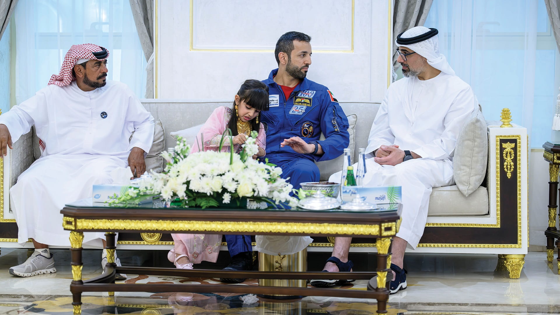 صورة بعنوان: ولي عهد أبوظبي: شباب الوطن أثبتوا نجاحهم في خوض تكنولوجيا الفضاء 