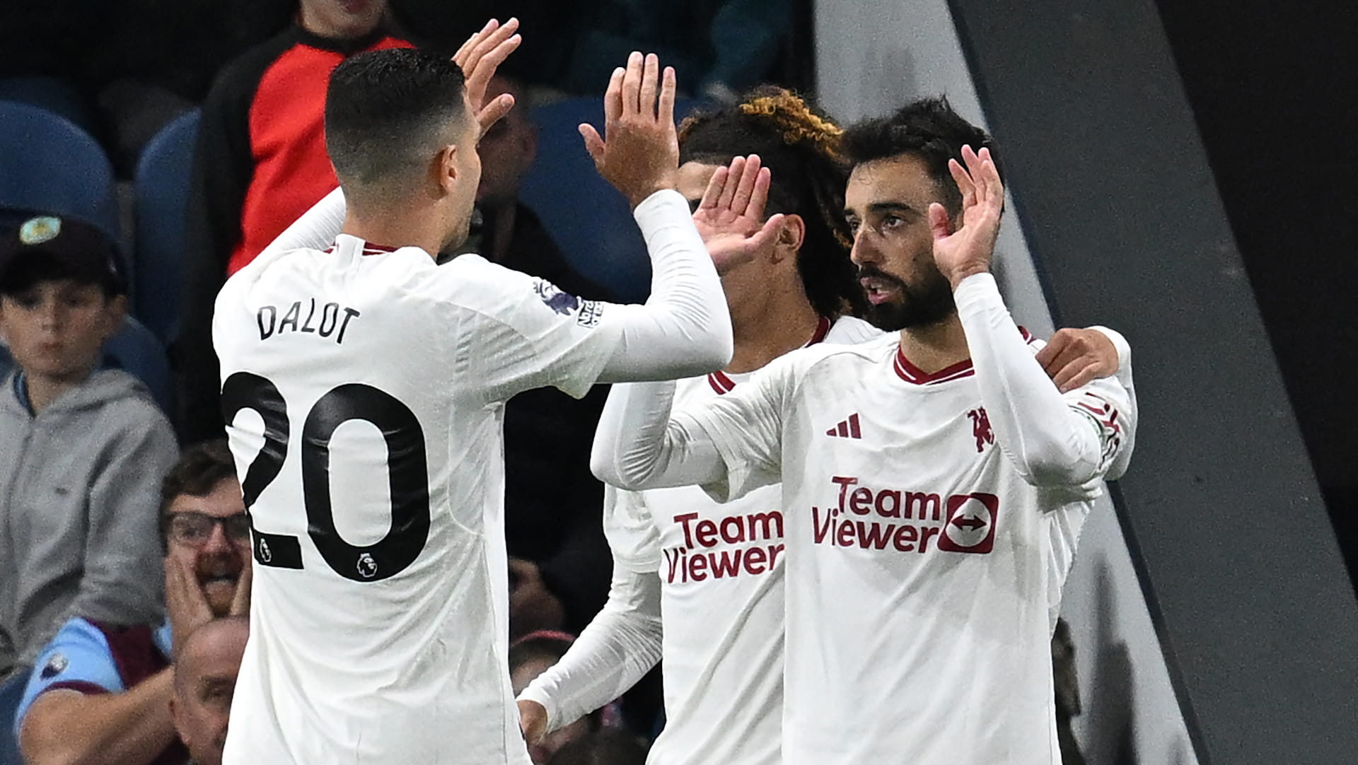 صورة بعنوان: فيرنانديز يقود مانشستر يونايتد للفوز على بيرنلي بالدوري الإنجليزي  