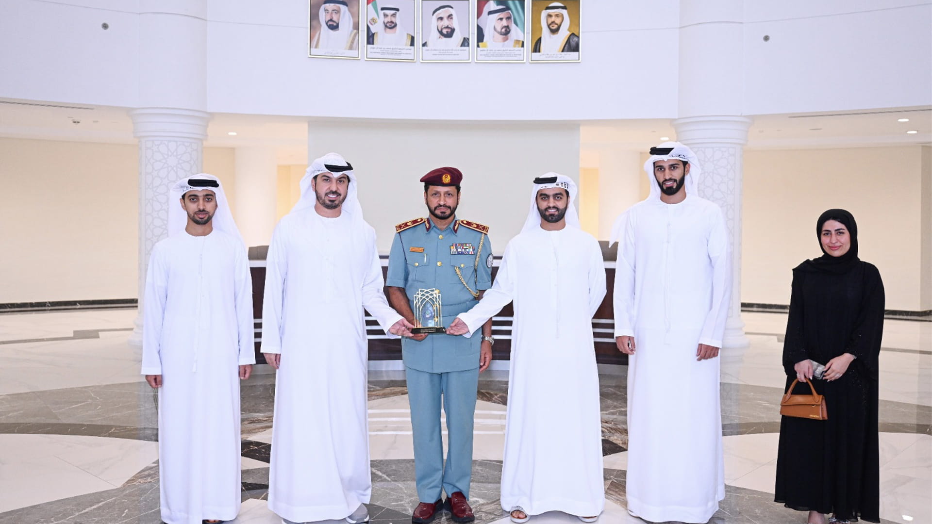 صورة بعنوان: قائد عام شرطة الشارقة يستقبل رئيس مجلس الشارقة للشباب 