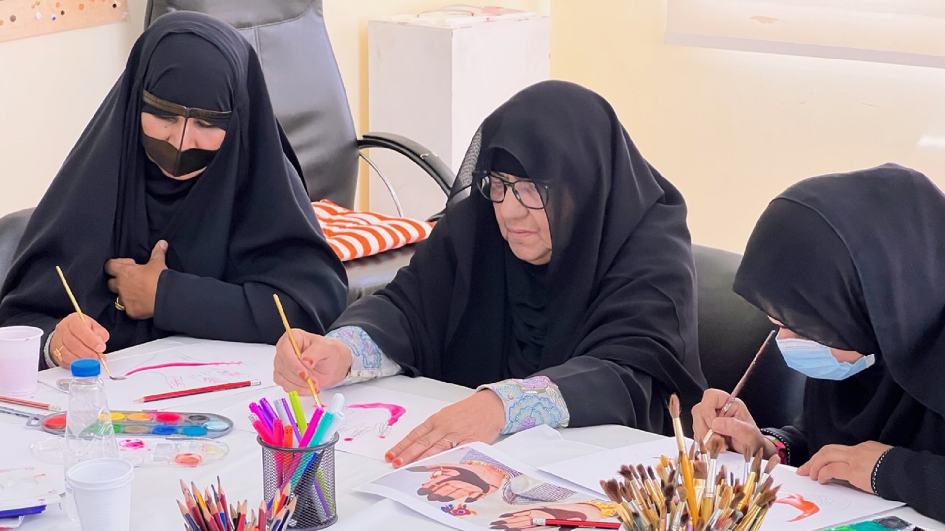 صورة بعنوان: نادي الأصالة باجتماعية الشارقة ينظم ورشة "الرسم المشترك" بكلباء 