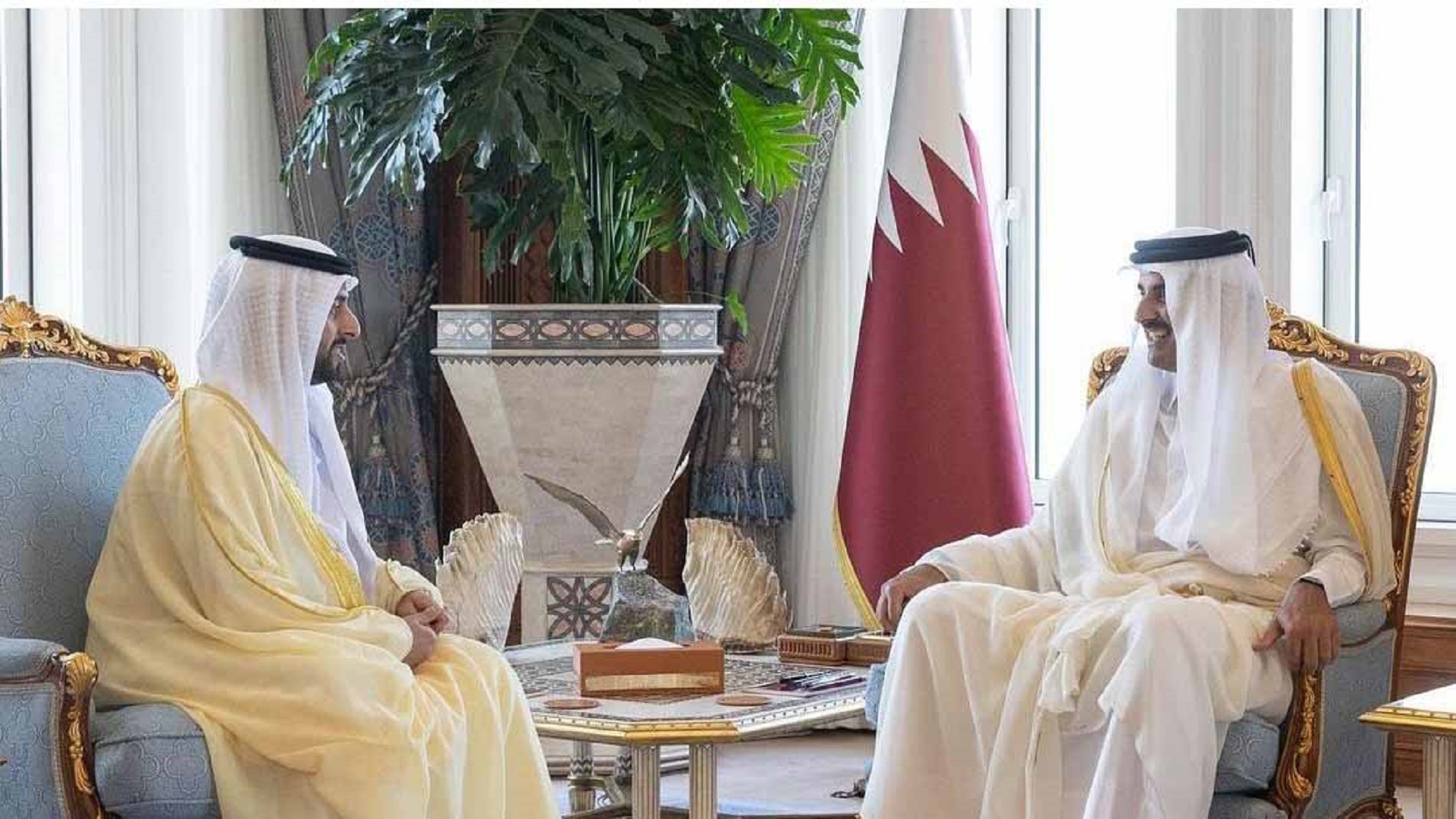 Image for the title: UAE Ambassador presents credentials to Emir of Qatar 