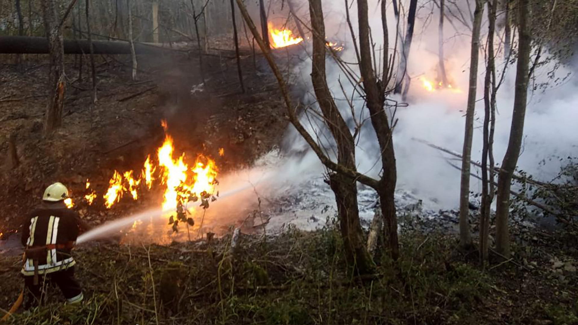 Image for the title: Huge fire erupts at oil pipeline in west Ukraine 