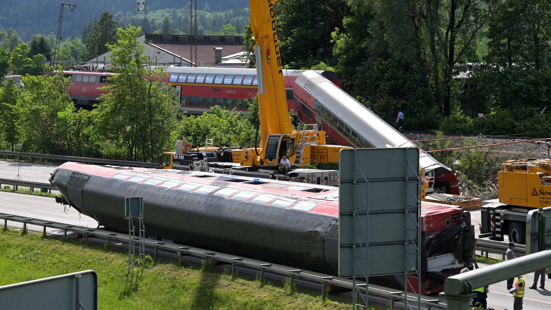 صورة بعنوان: في أسكوتلندا...اصطدام بين قطارين يخلف عدداً من الجرحى  