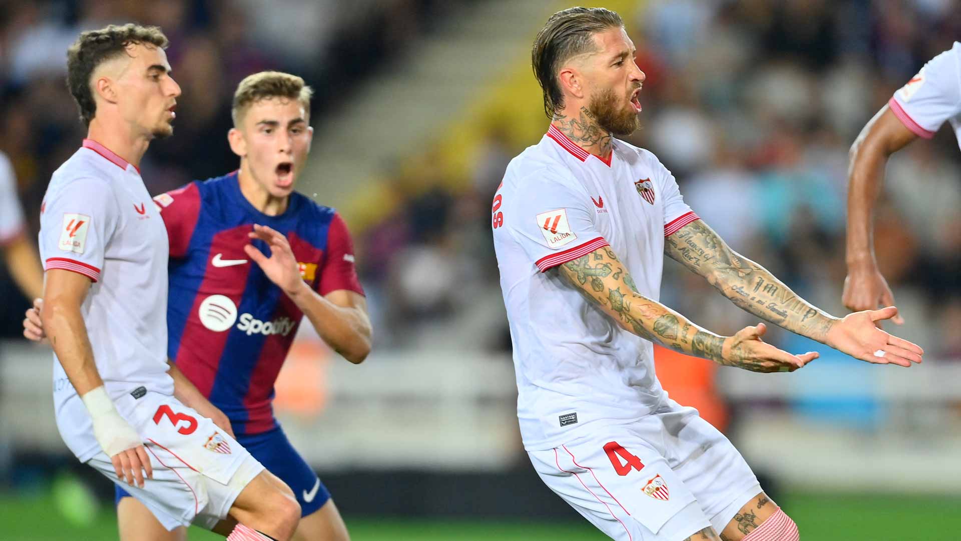 صورة بعنوان: برشلونة يخطف فوزاً صعباً من إشبيلية بالدوري الإسباني 