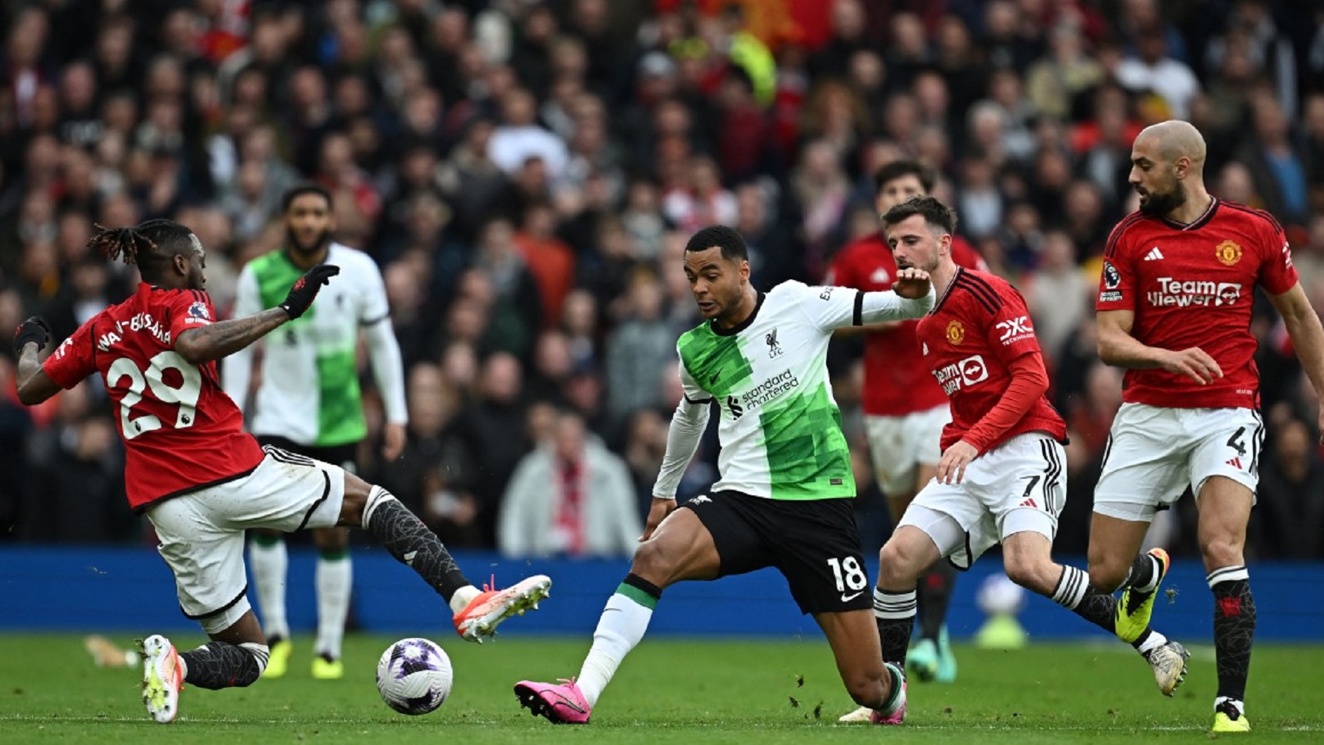 صورة بعنوان: ليفربول يهدر نقطتين ثمينتين بتعادله مع اليونايتد بالدوري الإنجليزي 