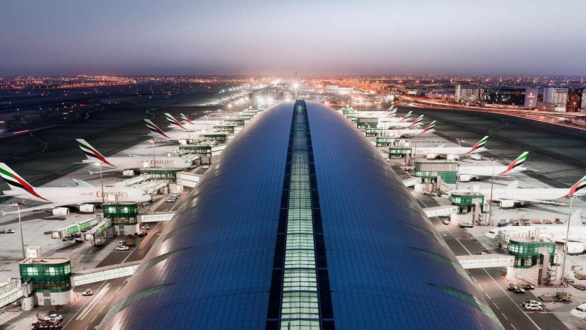 صورة بعنوان: مطار دبي يدعو المسافرين للوصول قبل 3 ساعات من موعد الرحلة 