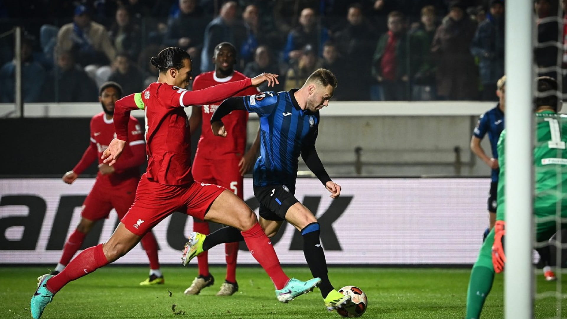 صورة بعنوان: أتالانتا الإيطالي يتأهل إلى نصف نهائي بطولة الدوري الأوروبي 