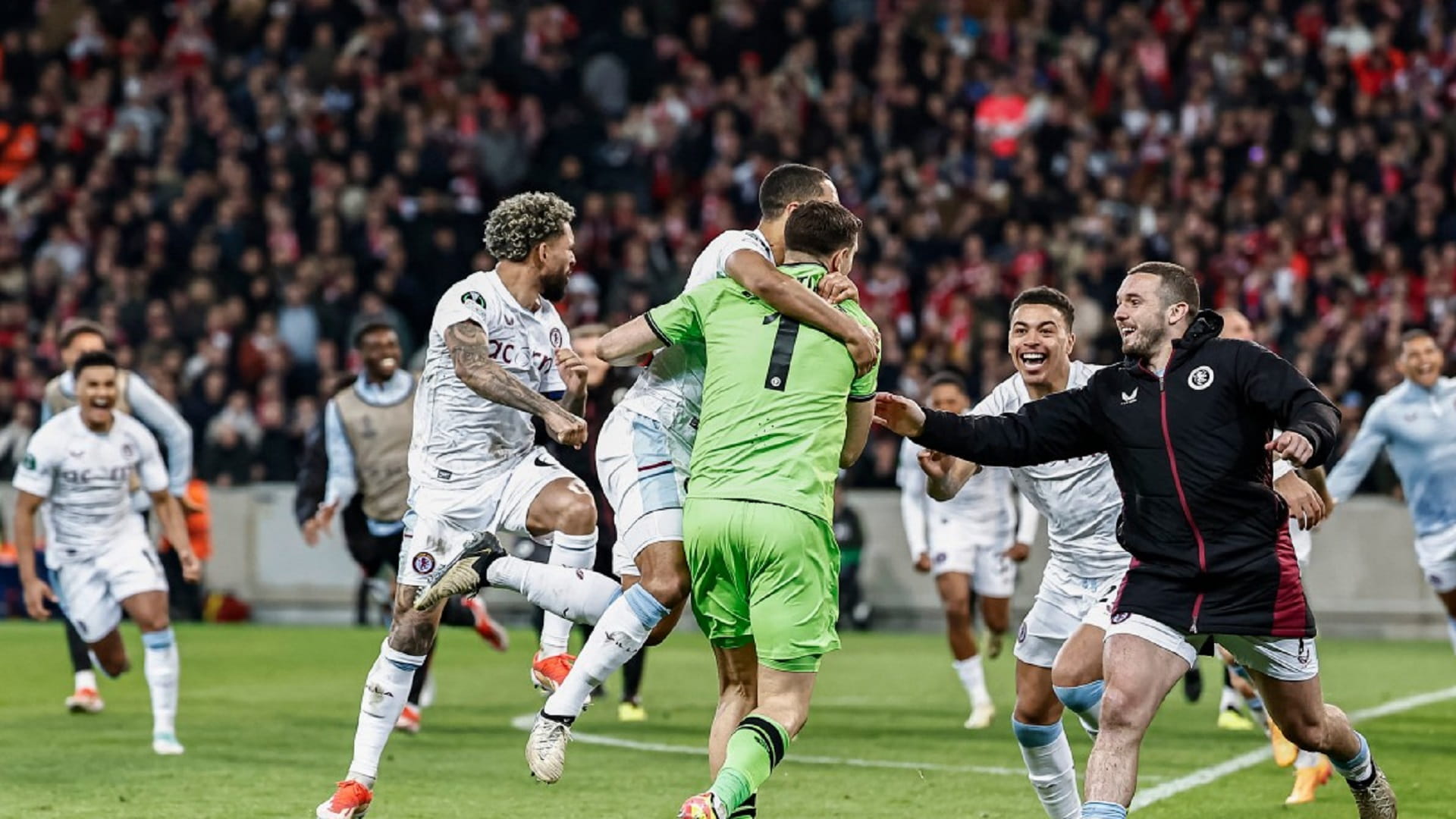 صورة بعنوان: أستون فيلا يبلغ المربع الذهبي بدوري المؤتمر الأوروبي 