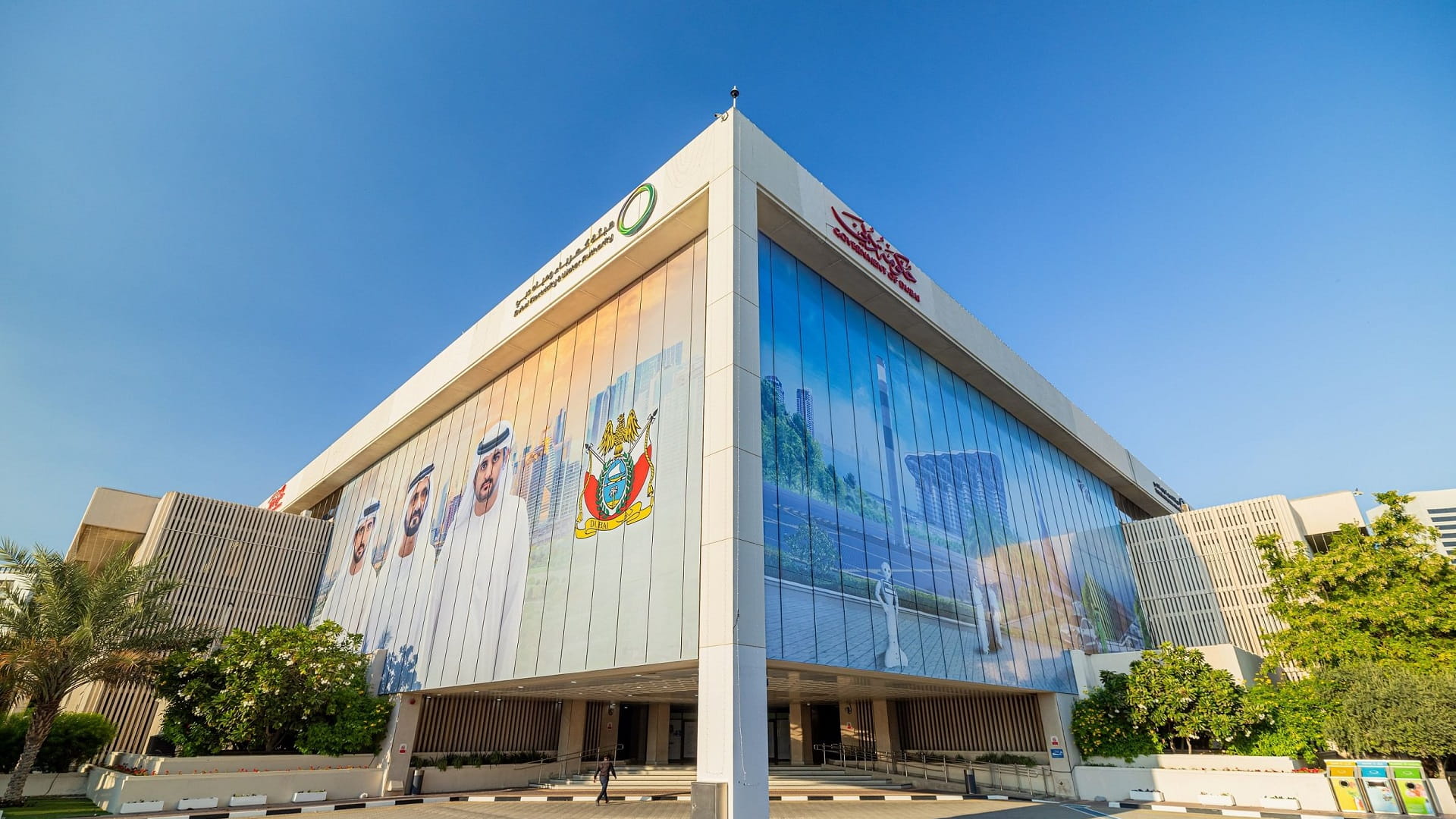 صورة بعنوان: كهرباء ومياه دبي تتعامل مع 50 ألف مكالمة منذ بدء الحالة الجوية 