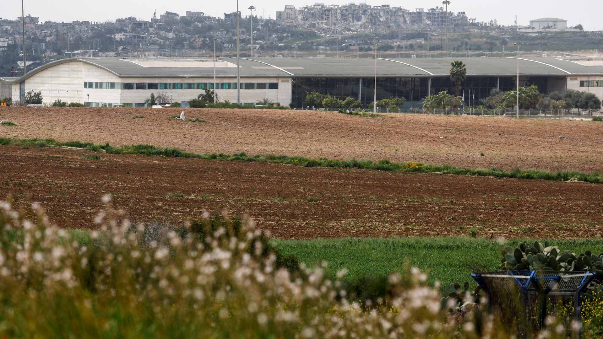 صورة بعنوان: إسرائيل توافق على إعادة فتح معبر إيريز 