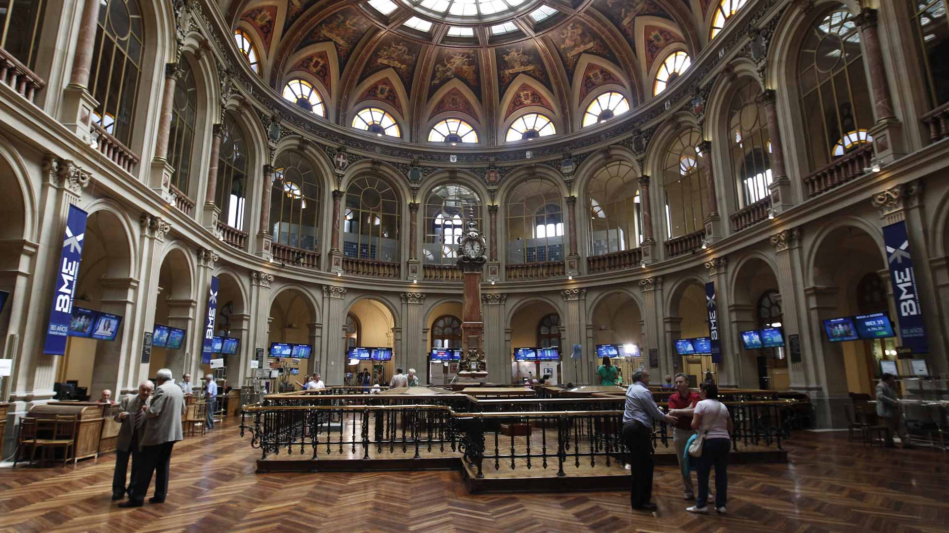 صورة بعنوان: الأسهم الأوروبية تهبط لأدنى مستوياتها في أسبوعين 