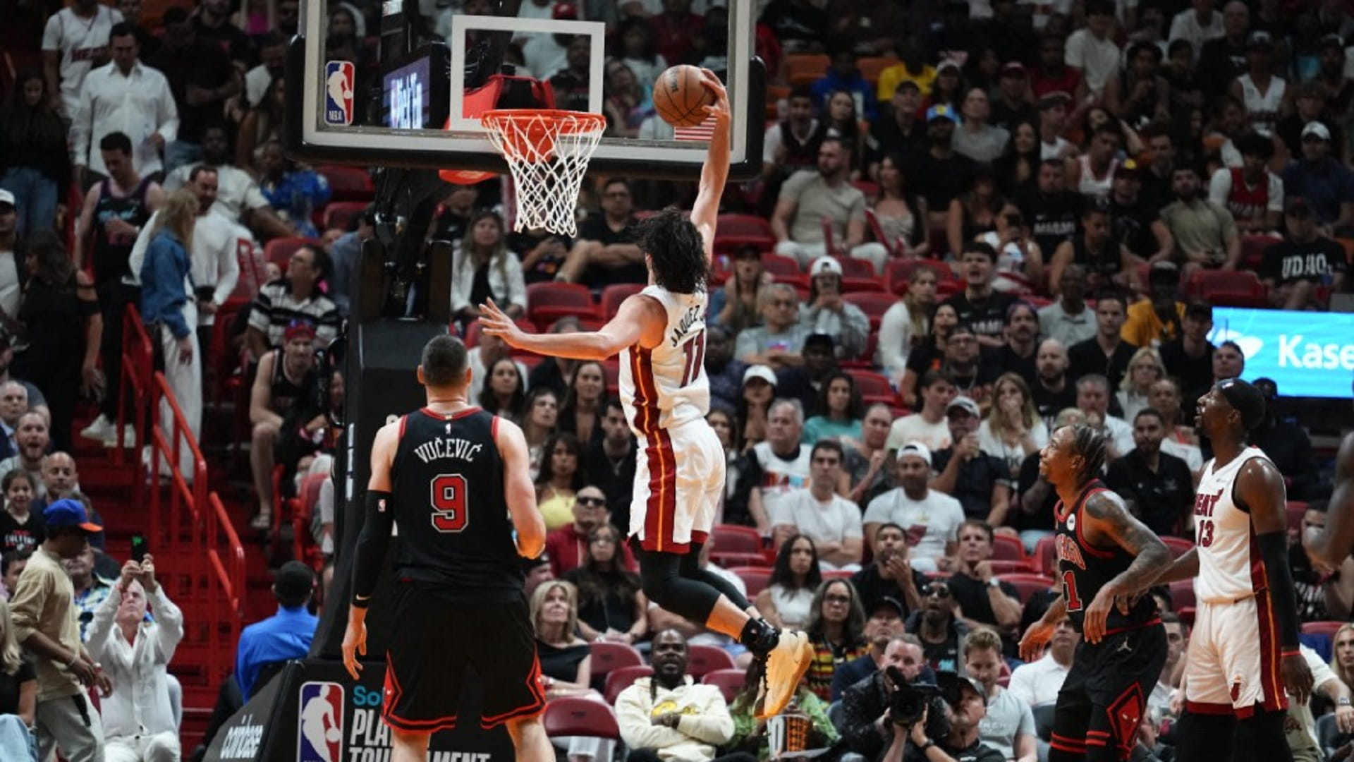 صورة بعنوان: ميامي هيت يتأهل للأدوار الاقصائية في دوري كرة السلة الأميركي 