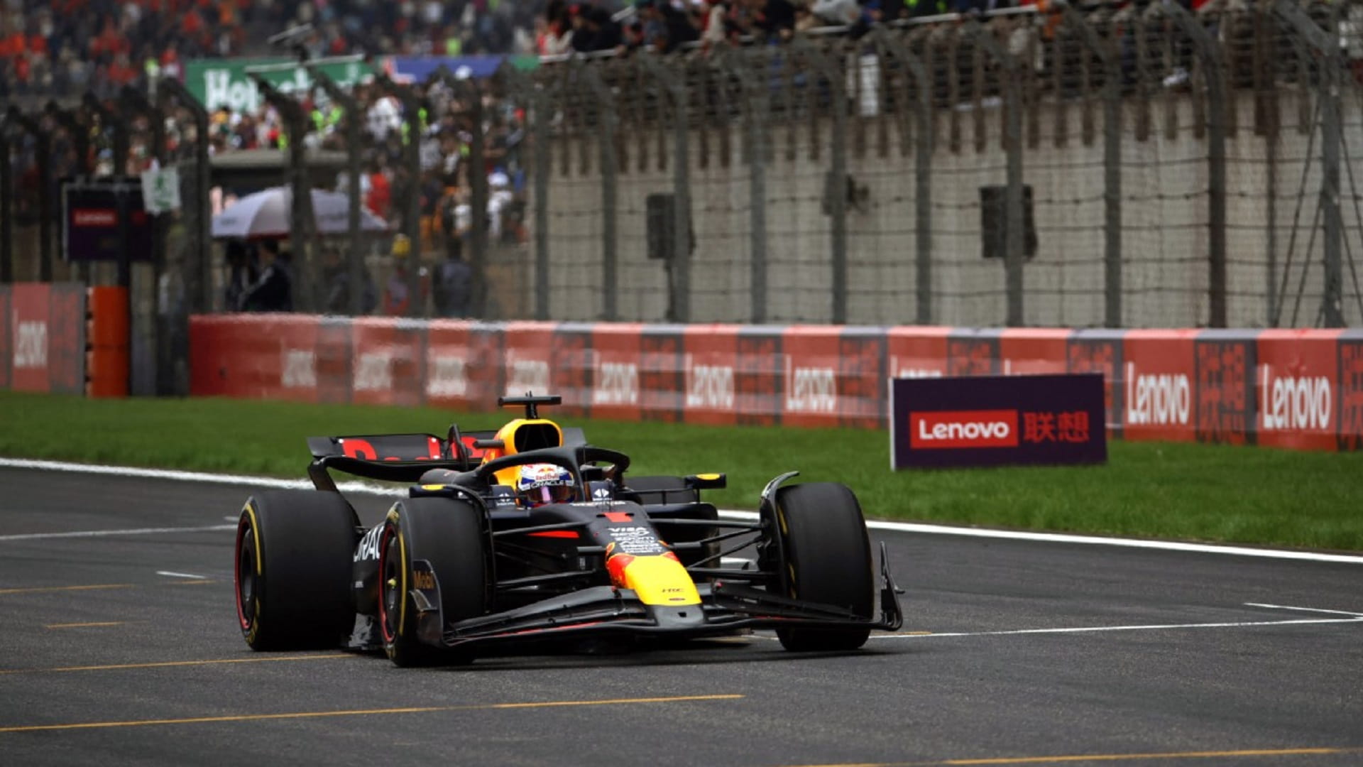 صورة بعنوان: الهولندي فيرستابن يتوج بلقب سباق السرعة في الصين 