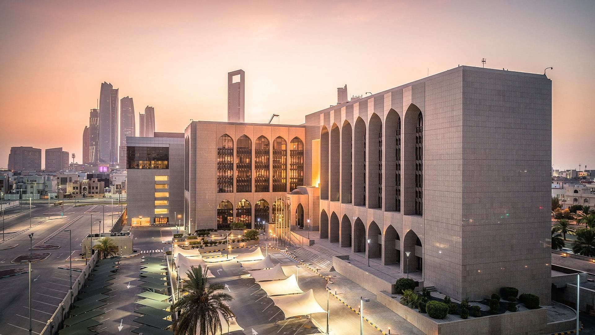 صورة بعنوان: "المركزي": يمكن تأجيل أقساط سداد قروض السيارات والشخصية 6 أشهر 