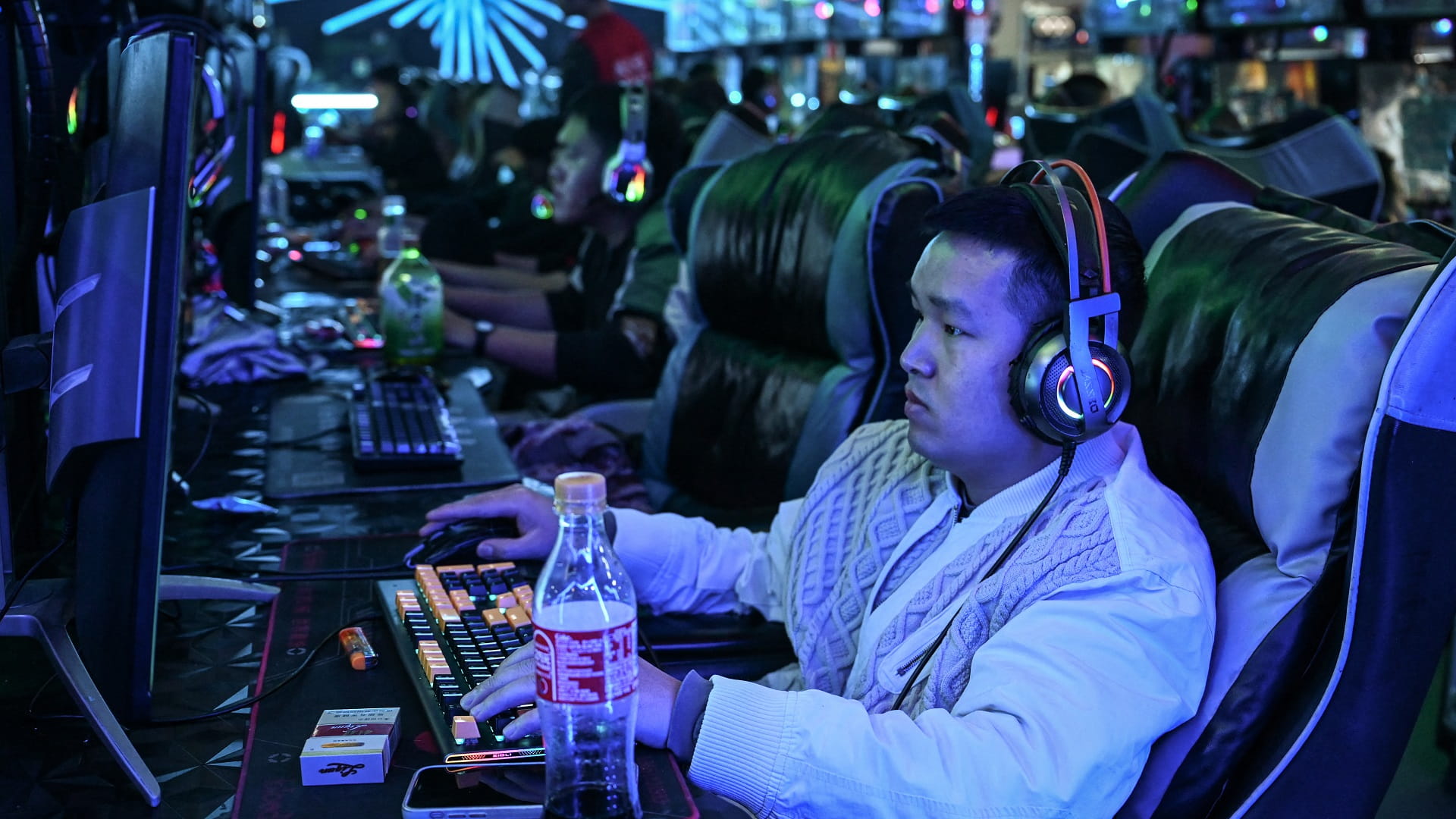 Image for the title: Top games including 'World of Warcraft' to return to China 