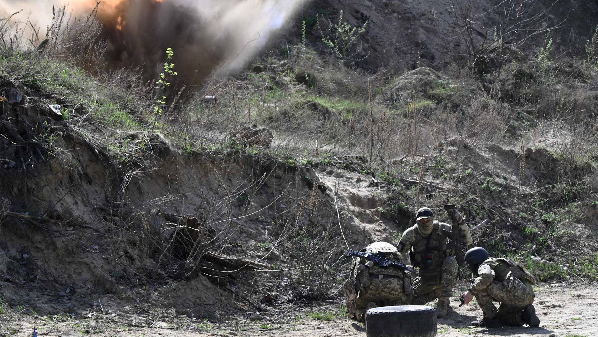 Image for the title: Russia carries out 10 air strikes on Ukraine's Kharkiv 