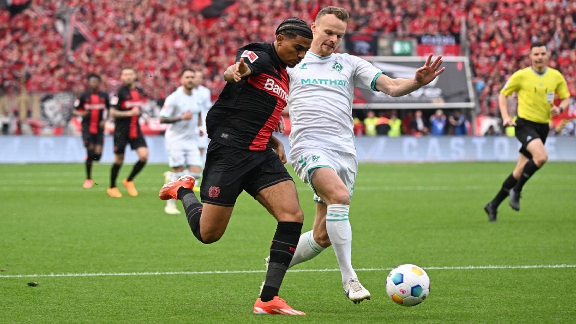 صورة بعنوان: باير ليفركوزن يتوج بلقب الدوري الألماني لكرة القدم 