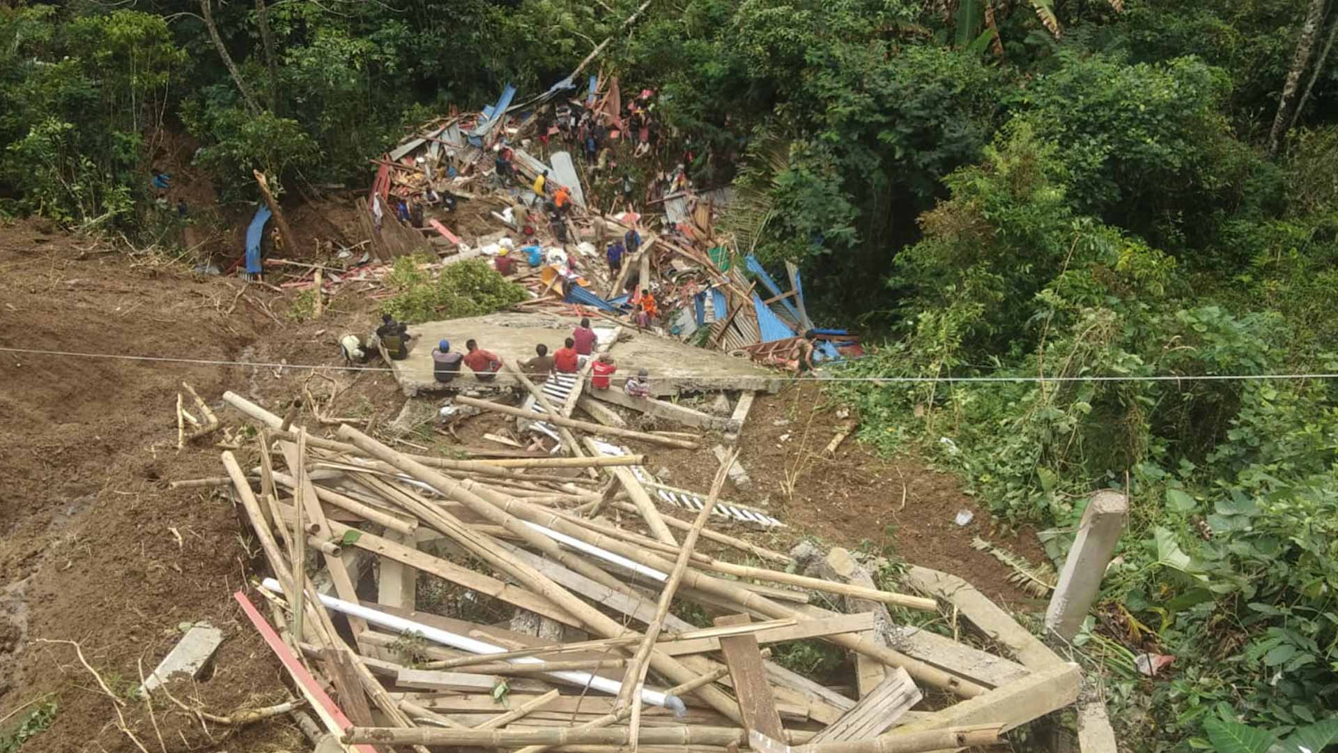 Image for the title: Indonesia landslide death toll rises to 20 as search ends 