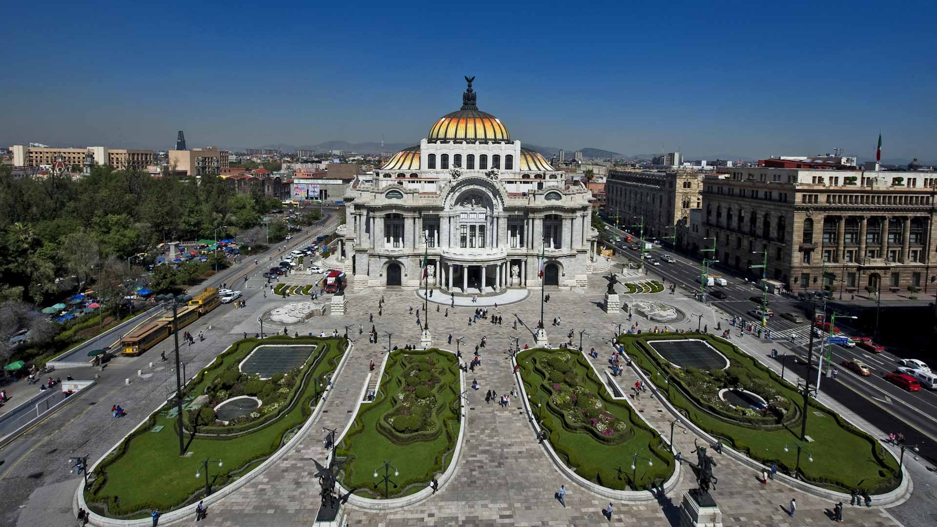 Image for the title: Mexico City records record-high temperature of 34.2C 