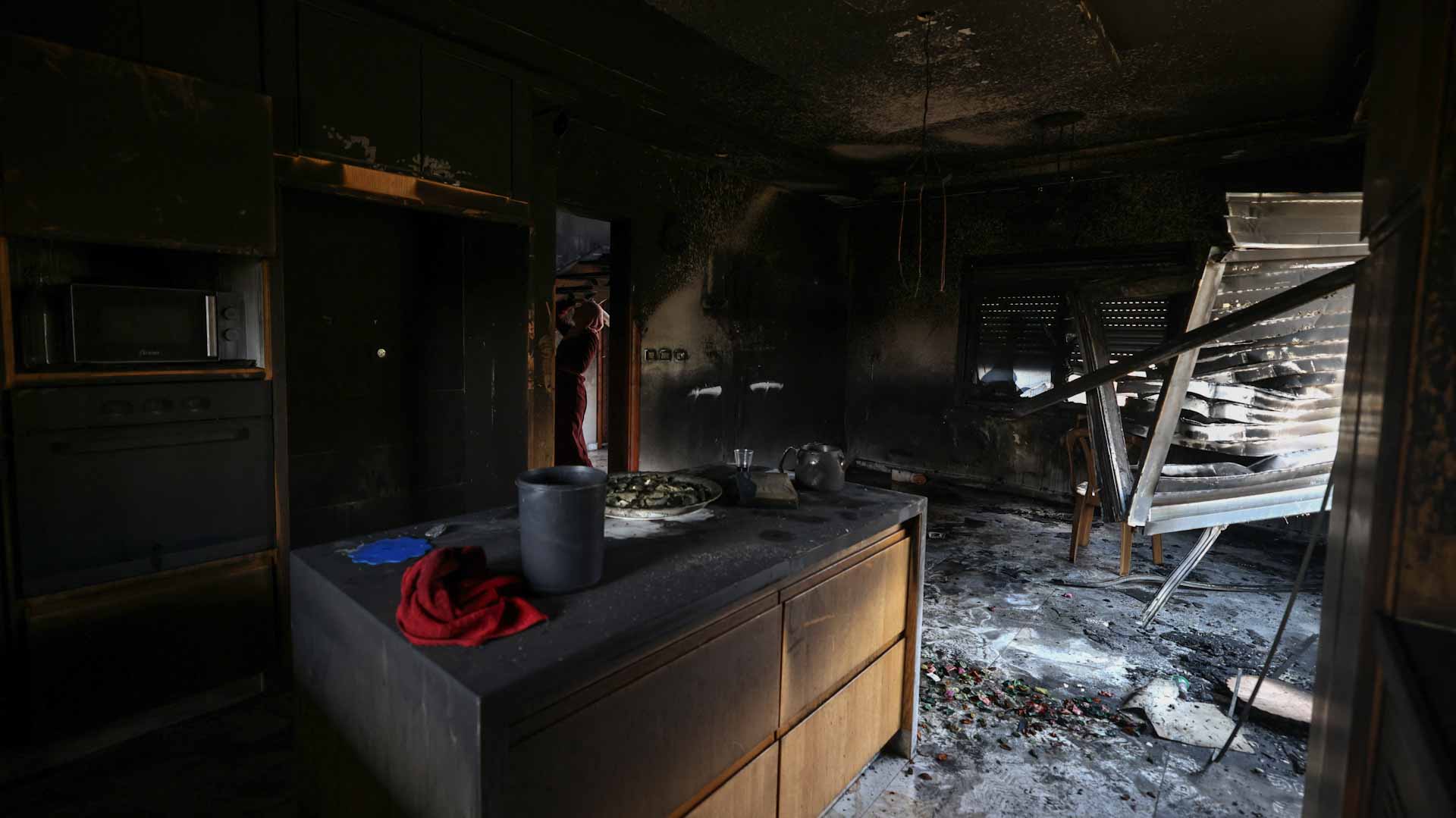 Image for the title: Palestinian officials say Israeli settlers kill two in West Bank 