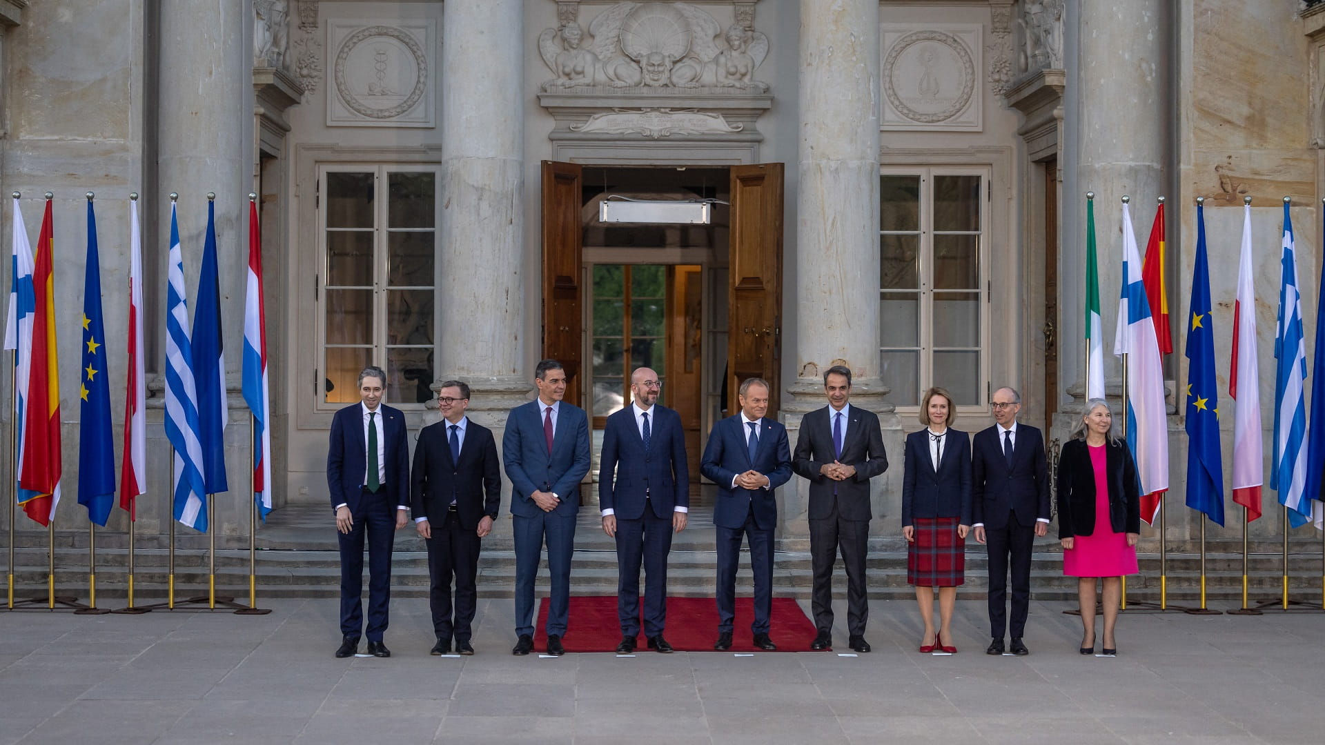 Image for the title: EU pledges 3.5 bln euros to protect the ocean 