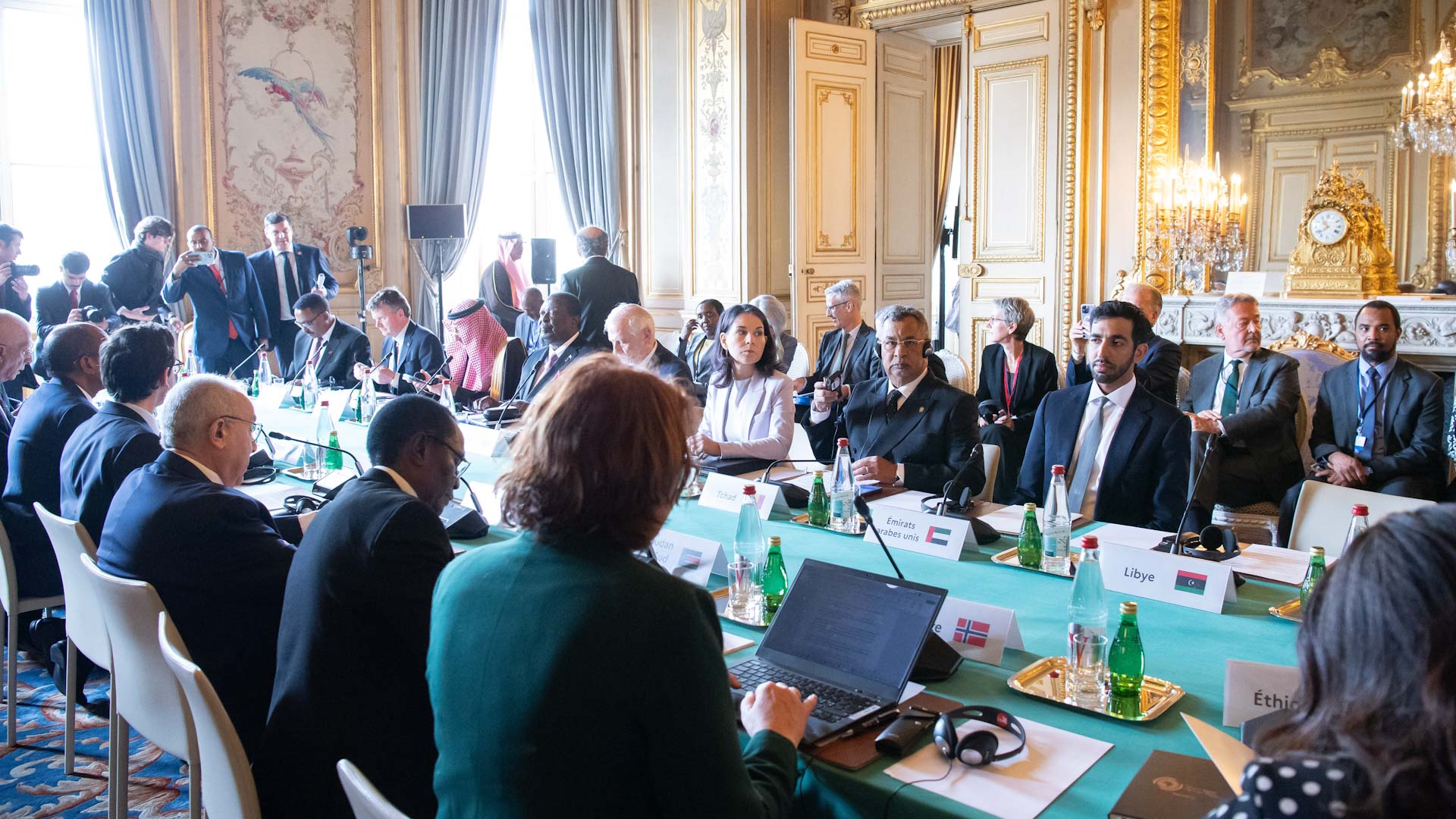 صورة بعنوان: الإمارات تتعهد بـ 100 مليون دولار دعماً للشعب السوداني 