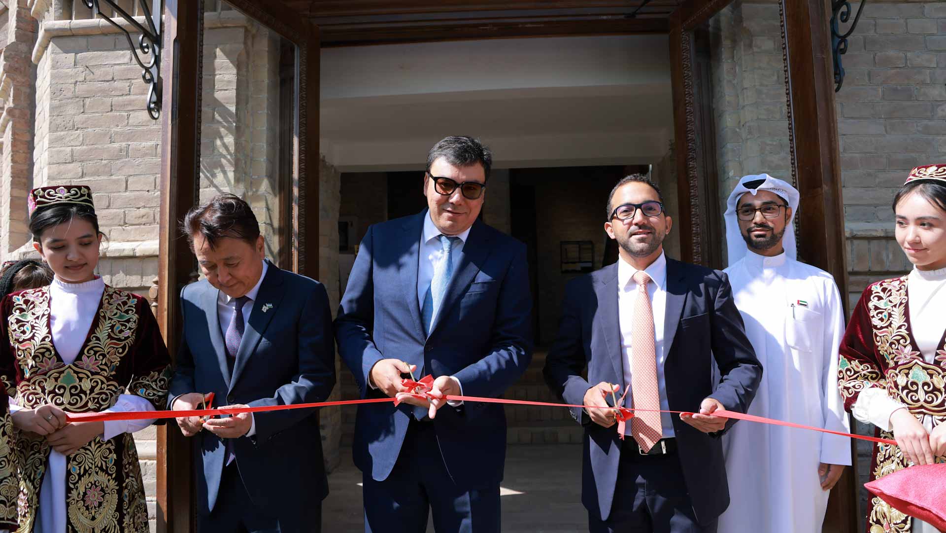 Image for the title: SAA opens exhibition in Uzbekistan 