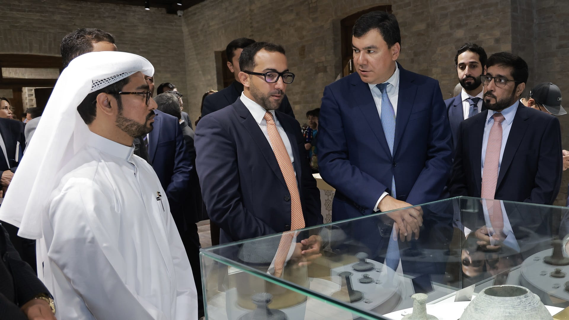 صورة بعنوان: الشارقة تستعرض بأوزبكستان كنوزها الأثرية وتروي قصة التاريخ المشترك 