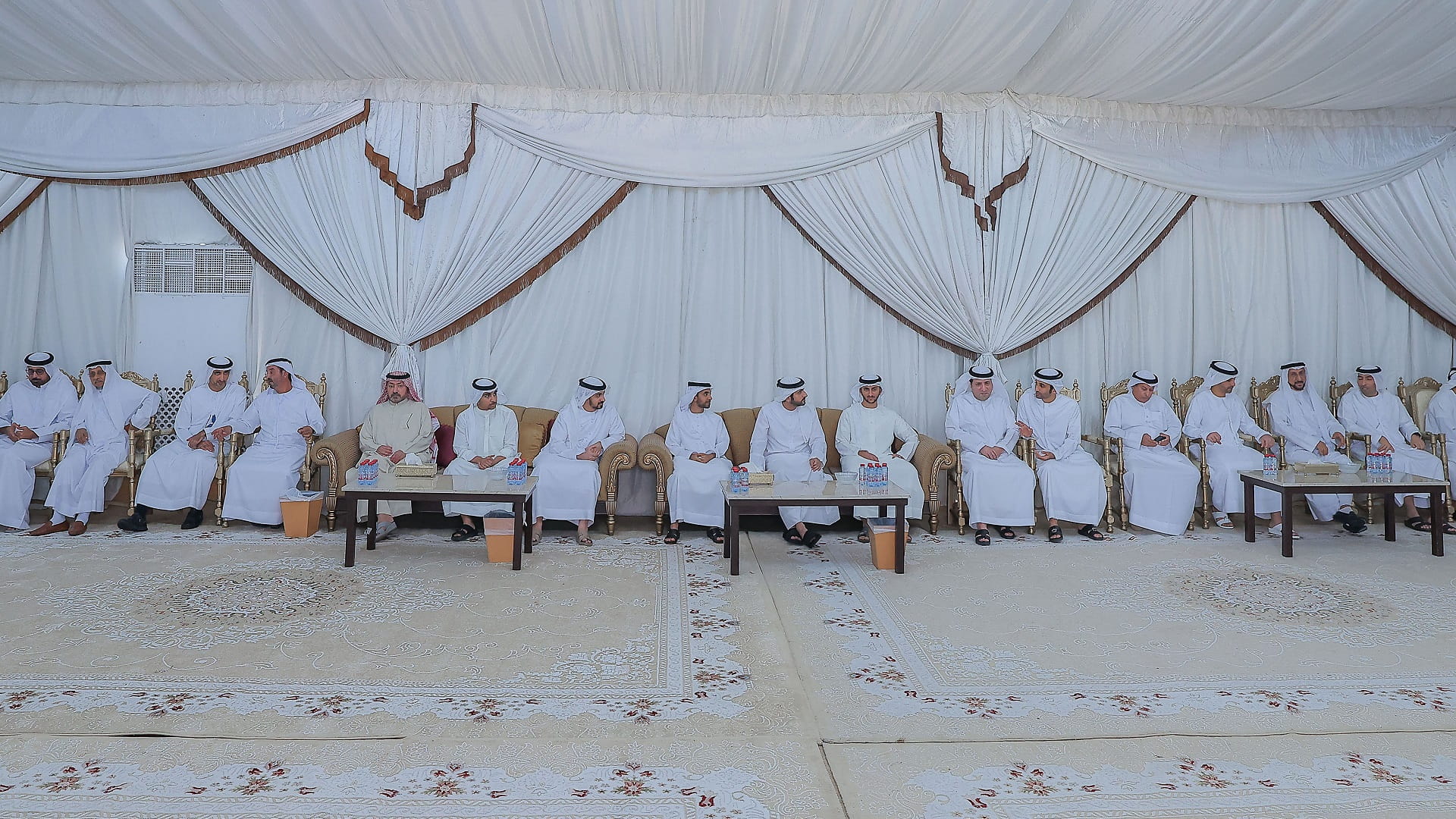 صورة بعنوان: حمدان بن محمد يعزي بوفاة حشر بن حمد بن جمعة آل مكتوم 