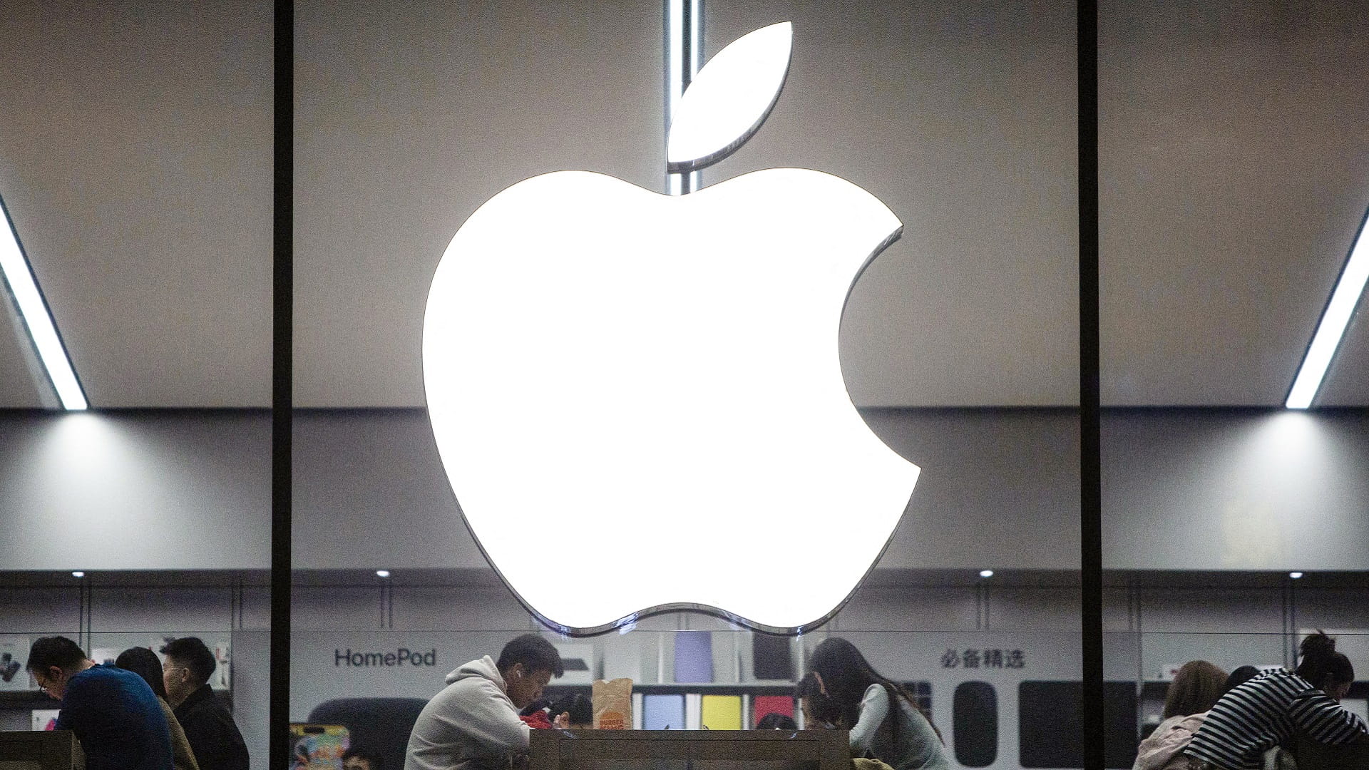 Image for the title: Apple drops WhatsApp, Threads from China App Store on govt order 