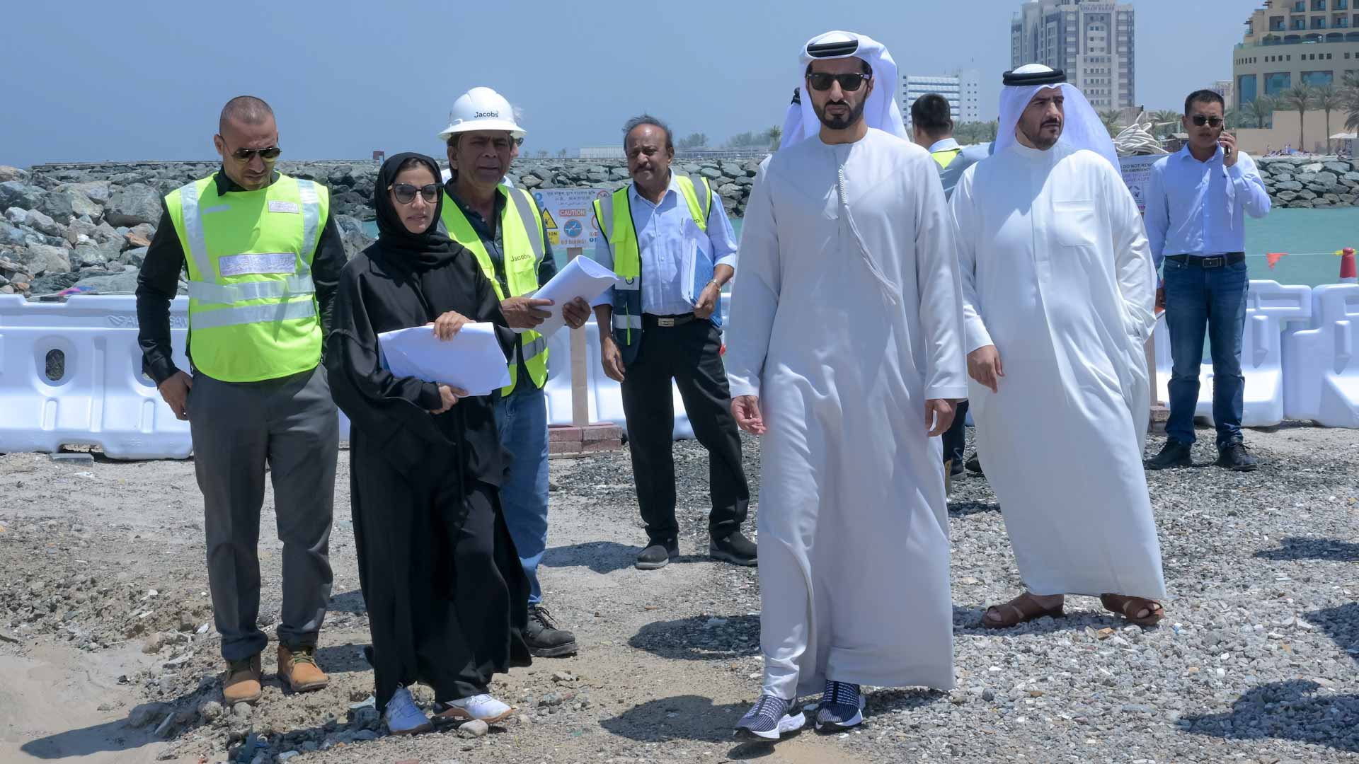 صورة بعنوان: راشد النعيمي يتفقد سير العمل في مشروع تطوير الكورنيش 
