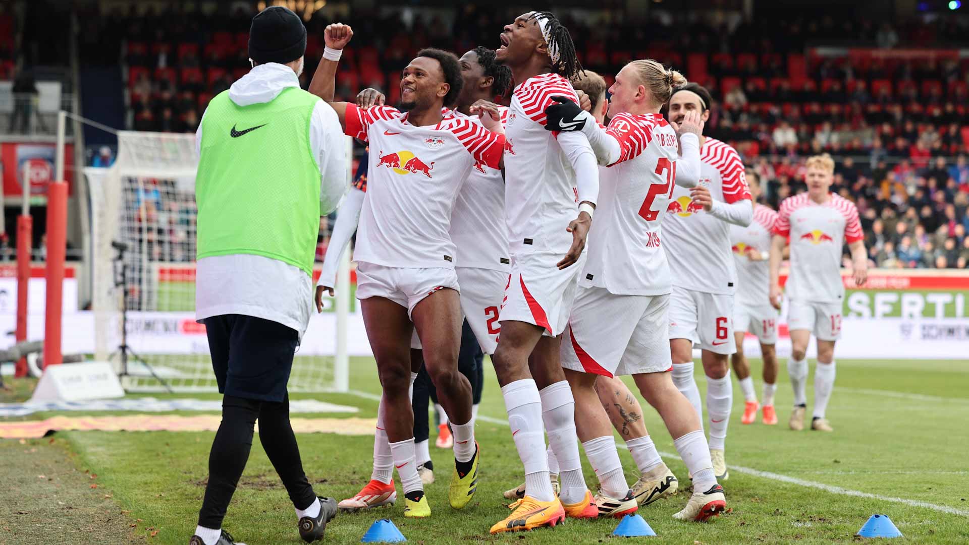 صورة بعنوان: لايبزج ينعش آماله الأوروبية بفوزه على هايدنهايم بالدوري الألماني 