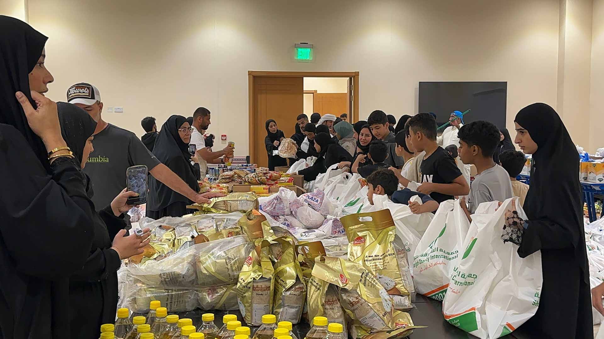 صورة بعنوان: "عون كلباء" تستقطب أكثر من 1000 متطوع مجسدةً حكاية تلاحم مجتمعي 