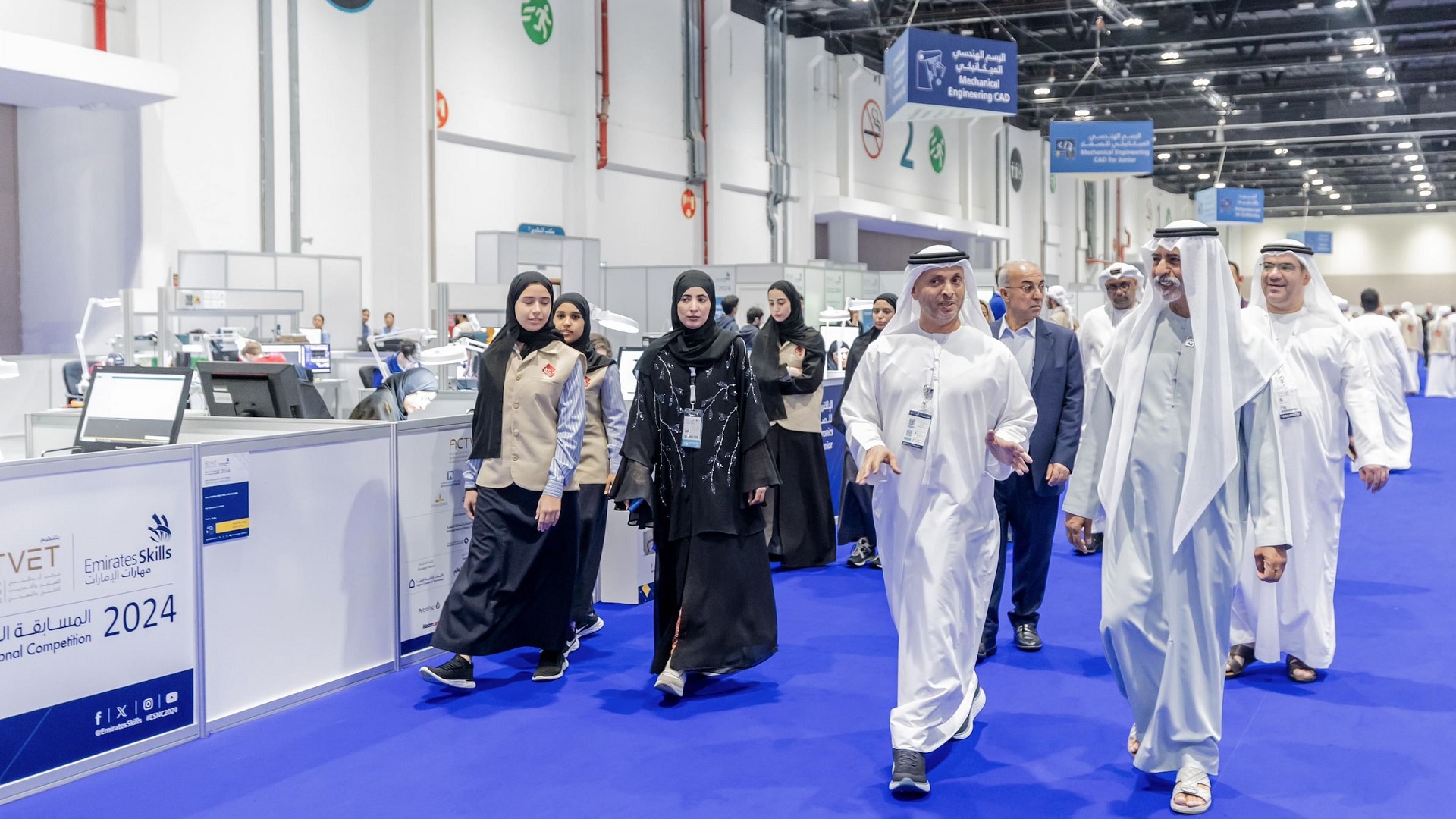 صورة بعنوان: نهيان بن مبارك يتفقد منصات "المسابقة الوطنية لمهارات الإمارات" 